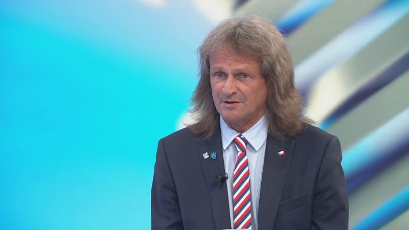 BIS pracuje pro CIA, řekl Ševčík. Jako vtip z komunistického Dikobrazu, vysmál se mu Exner