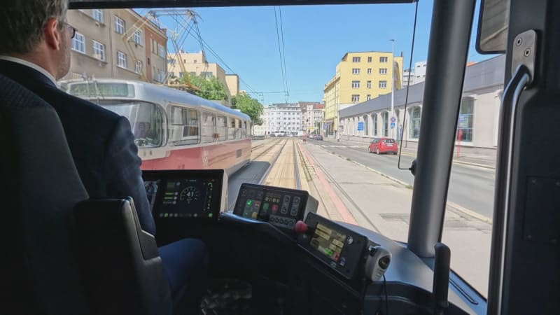 Budeme pracovat jen čtyři dny v týdnu? Češi by změnu uvítali, ekonomové kroutí hlavou