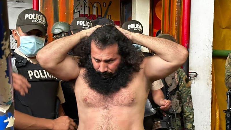 Král podsvětí s pistolí u hlavy: Video ukazuje zadržení nejhledanějšího zločince v Ekvádoru
