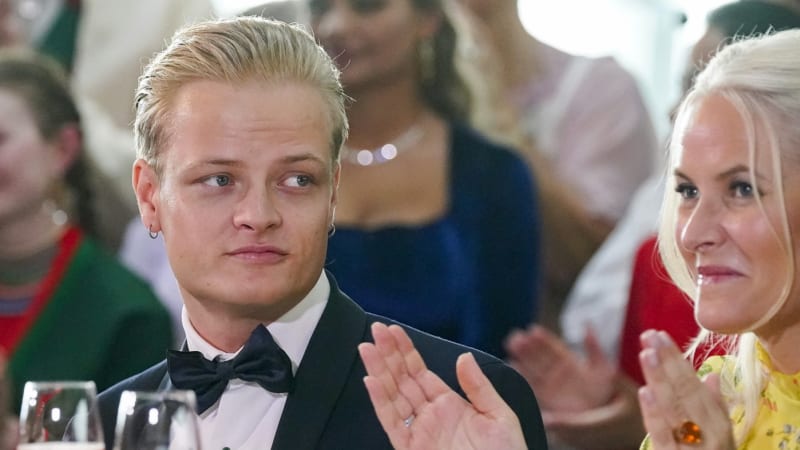 Ostuda v norské královské rodině. Princeznin syn je podezřelý ze tří znásilnění