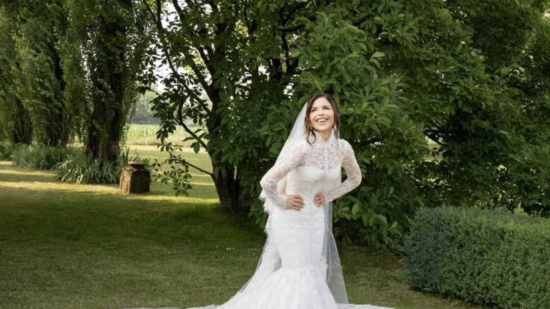 První snímky z obřadu století. Podívejte se, jaké šaty měla Bezosova nevěsta