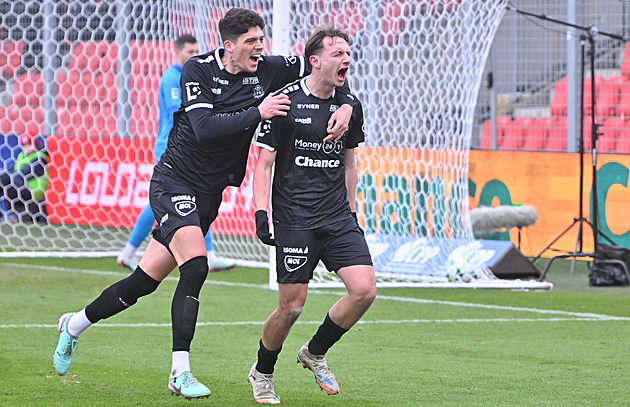 Hollý trefil míč holení, v Pardubicích nastartoval Jablonec k výhře