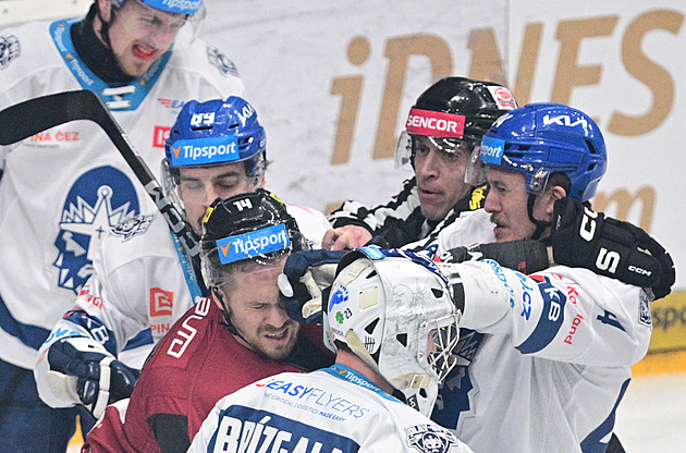 ONLINE: Kladno vede na Spartě! Vítkovice snížily ve Varech, Třinec čeká prodloužení