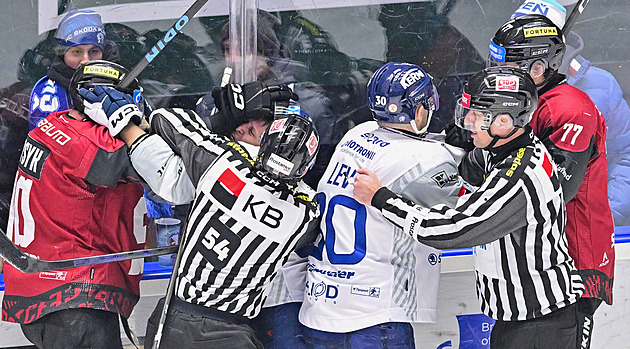 Minimální odpočinek pro Spartu i reprízy finále. Jak vypadají čtvrtfinálové dvojice?