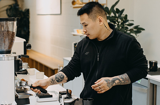 Káva je živá. Pokud polevíte,  je to v šálku poznat, říká česko-vietnamský barista