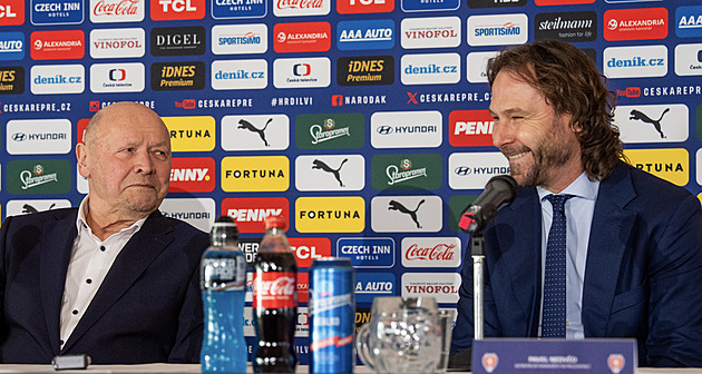 Proč vzal Buchu, jak s kapitánem a proč chybí Černý? Kouč Koubek o týmu na baráž