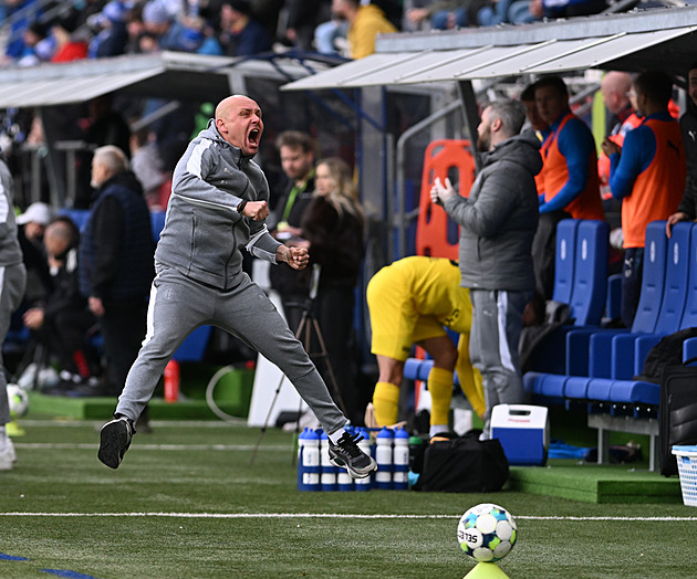 Pískot, odcházející diváci, Sláma se hádal s fanoušky. Zasloužená výhra, těšilo Majera