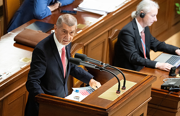 „Lžete, jen plníme sliby.“ Babiš odráží kritiku opozice kvůli poplatkům