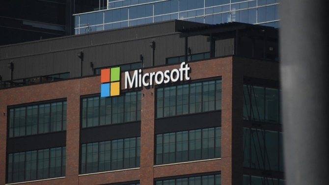„Dobrovolně odejděte, dostanete odstupné.“ vzkazuje Microsoft zaměstnancům. Důvod je překvapivý