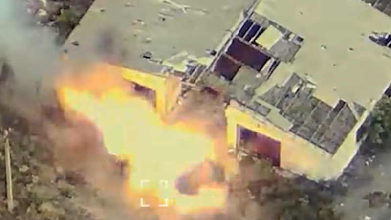 Záběry masivní exploze. Ukrajinci zničili vzácný systém KLDR, raketa proletěla kabinou stroje