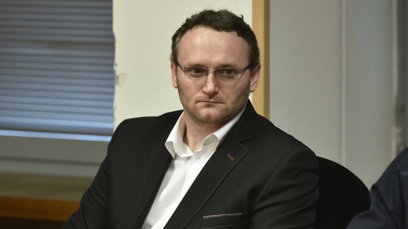 Mladíka v Chomutově popravil celým zásobníkem, dostal 10 let. Teď jde Benda na svobodu