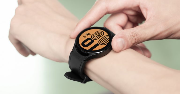 Podívejte se, jak vypadají Galaxy Watch4 v těle klasických hodinek. Je to hodně drahá sranda