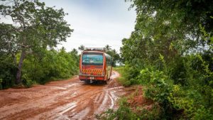 Svatebčané zůstali uvězněni v hořících troskách. Srážku autobusů v Tanzanii nepřežily desítky lidí
