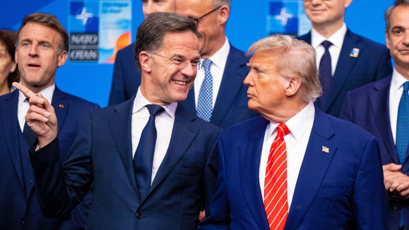 „Taťka“ Trump musí občas použít peprný výraz. Rutte hladil prezidentovi USA ego, píše CNN
