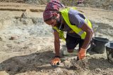 Mohylu, žárové hroby i keramiku našli archeologové v místě chystaného obchvatu Přeštic