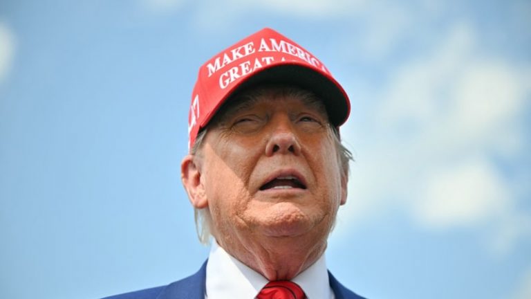 Jak na Trumpa? Přerostlé dítě, které slyší na čísla, popsal Zrno. Evropa se musí poučit