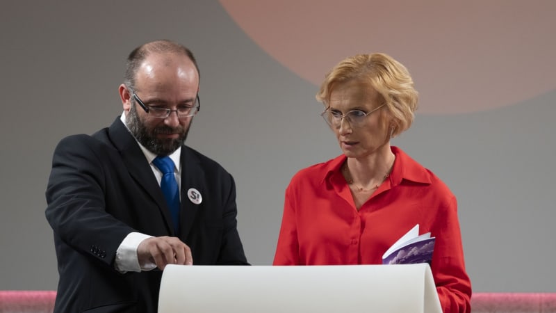 Stačilo! není levice, říká novinářka k obratu SOCDEM. Komunistům sociálno nevěří