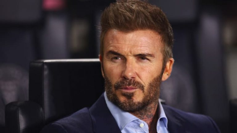 Nesnesitelná bolest Beckhama: Legenda musela na operaci, manželka sdílela fotku z nemocnice