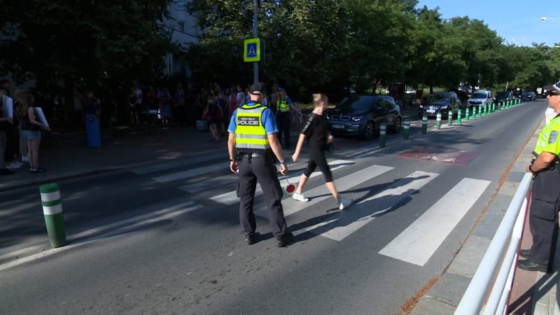 Chodec na přechodu nemá absolutní přednost, říká expert. Děti si riziko často neuvědomují