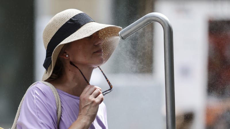 VÝSTRAHA: Česko zůstane v sevření tropických teplot, bude ještě hůř. Kdy vedra utnou bouřky?