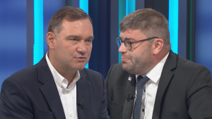 Tiskovka Decroix byla absurdní divadlo, tvrdí Fiala z SPD. Nejde dělat víc, opáčil Jakob