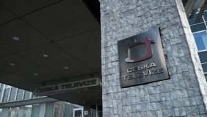 Výsměch, kritizují živnostníci „nové“ televizní poplatky. Ministerstvo změnu pracně hájí