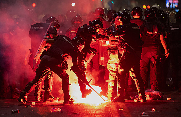 Srbsko je na kraji revoluce. Vučić rozhání blokádu ulic a děkuje chápavému Rusku