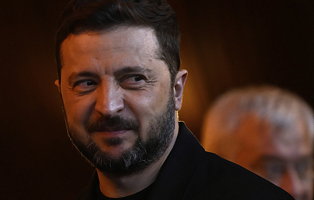 Zelenskyj navlékl oblek. V Alianci urval tiché vítězství, kterým nakopne zbrojovky