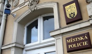 Stíhaný velitel strážníků rezignoval, u městské policie však zůstává