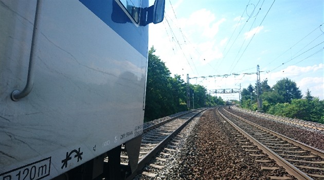 Rychlík srazil na Uherskohradišťsku člověka, ten nehodu nepřežil