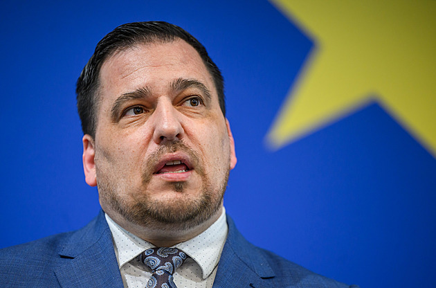 Podvody se našly skoro všude. Zdechovský podal po misi na Slovensku stovky podnětů