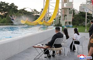 Pláže, skluzavky, hotely….Kim otevřel plážový resort, sází na cestovní ruch