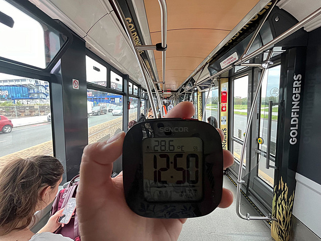 Větší pohodlí pro cestující. Další tramvaje v Praze dostanou klimatizaci