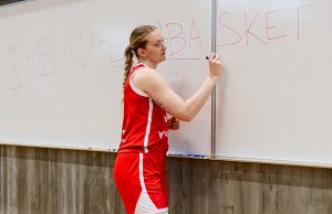 Školu teď vůbec neřešíme. Znalostmi ale hráčky-studentky vynikají u křížovek