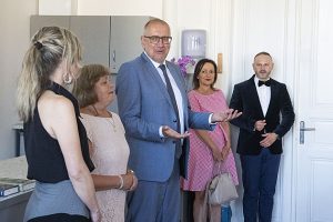 Bek předal vysvědčení na jedné z nejstarších škol: letošek byl rokem změn