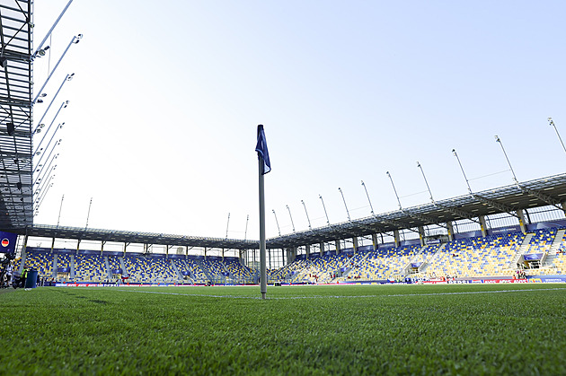 Slováci přišli o tým v pohárech. UEFA vyloučila Dunajskou Stredu kvůli majiteli