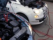 Kufry v autě a ticho pod kapotou. Co dělat, když auto odmítne nastartovat