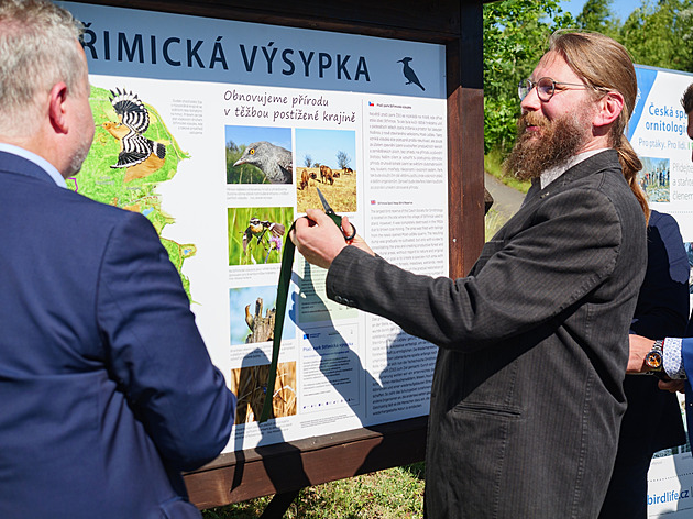 Vítejte v největším ptačím parku. Na výsypce u jezera je první naučná stezka