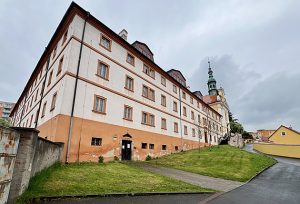 Kadaň koupí od církve klášterní areál i s kostelem, využití teprve zvažuje