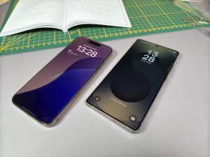 One UI 8 beta vs. iOS 26 beta: Podívejte se, jak si systémy vedou v animacích a kdo je na tom lépe