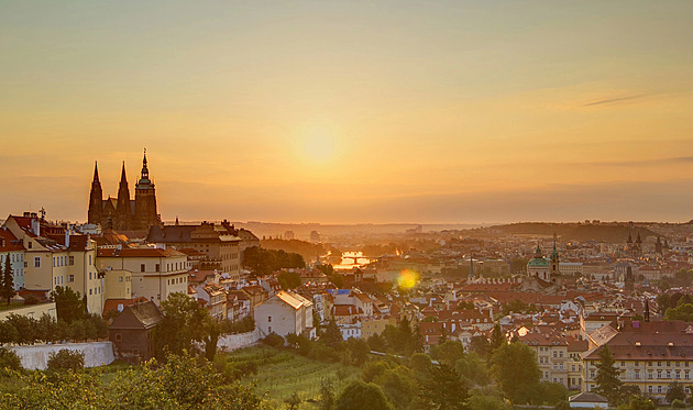 Drahota žene mladé z Prahy. Bydlí levněji ve středních Čechách, radši dojíždějí