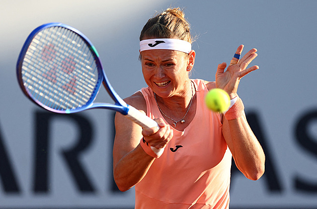 Bouzková s Danilinovou si v Eastbourne zahrají o titul ve čtyřhře