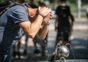 Na Česko se valí ještě horší tropy, teploty překročí 34 stupňů Celsia