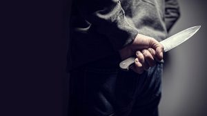 Policie rozplétá případ muže s probodnutým břichem, prověřuje cizí zavinění