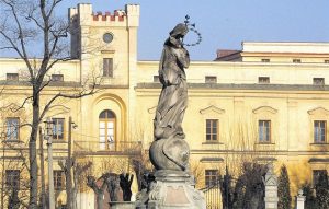 Kraj podpoří odlehlé obce. Na opravy bytů, zámku či školky jim dá 36 milionů