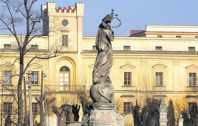 Kraj podpoří odlehlé obce. Na opravy bytů, zámku či školky jim dá 36 milionů