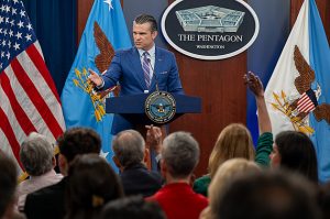 Na šachty dali betonové desky. Pentagon rozebral údery v Íránu, pomohl Trumpovi