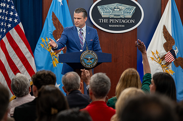 Na šachty dali betonové desky. Pentagon rozebral údery v Íránu, pomohl Trumpovi