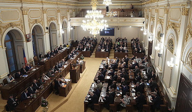 Poslanci mají rozhodnout o jednotném měsíčním hlášení i azylových pravidlech