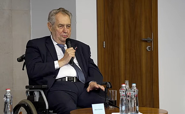 Miloš Zeman se vyjádří ohledně plánovaného spojení SOCDEM s komunisty